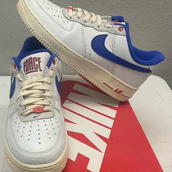 Size US 10 / EUR 42 ( WMNS) NIKE AIR FORCE 1 - DR148-100 , White / Blue, Leathe - Picture 3 of 8